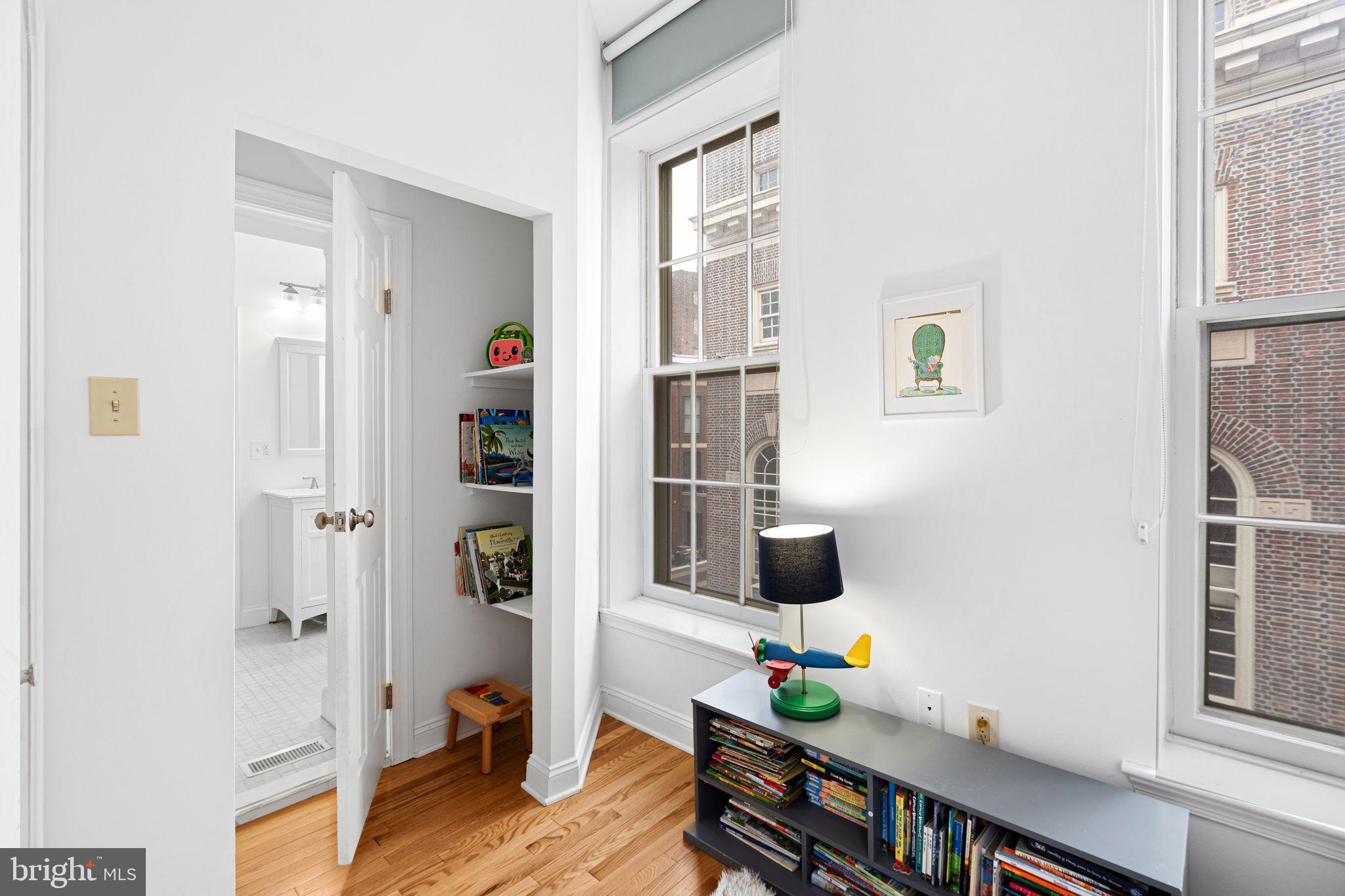 210 Church Street, Unit 1J Philadelphia, PA 19106 - Photo 16 of 34