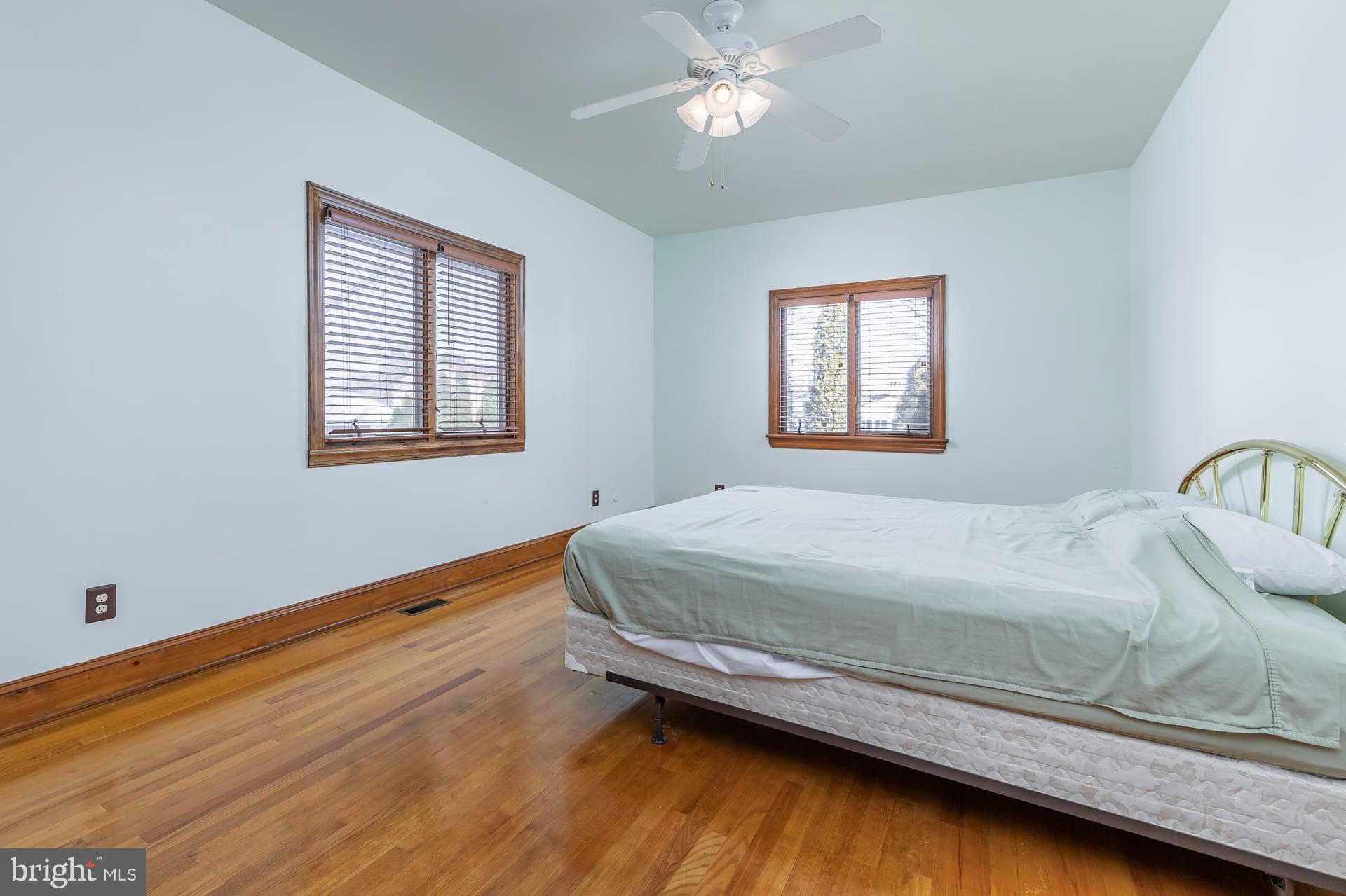 175 Queen Street West Deptford, NJ 08086 - Photo 12 of 23 a bedroom with a bed and a window