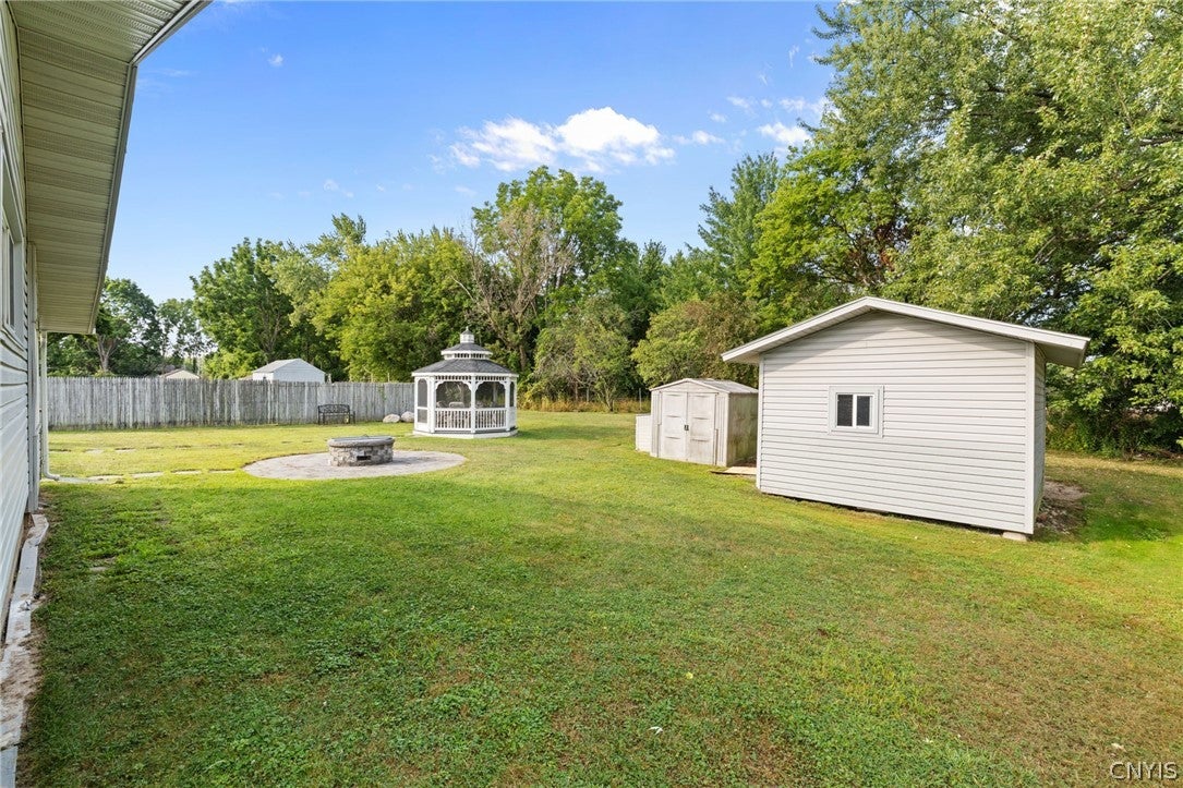 7761 Davis Road Syracuse, NY 13212 - Photo 7 of 46 Gallery Image 7
