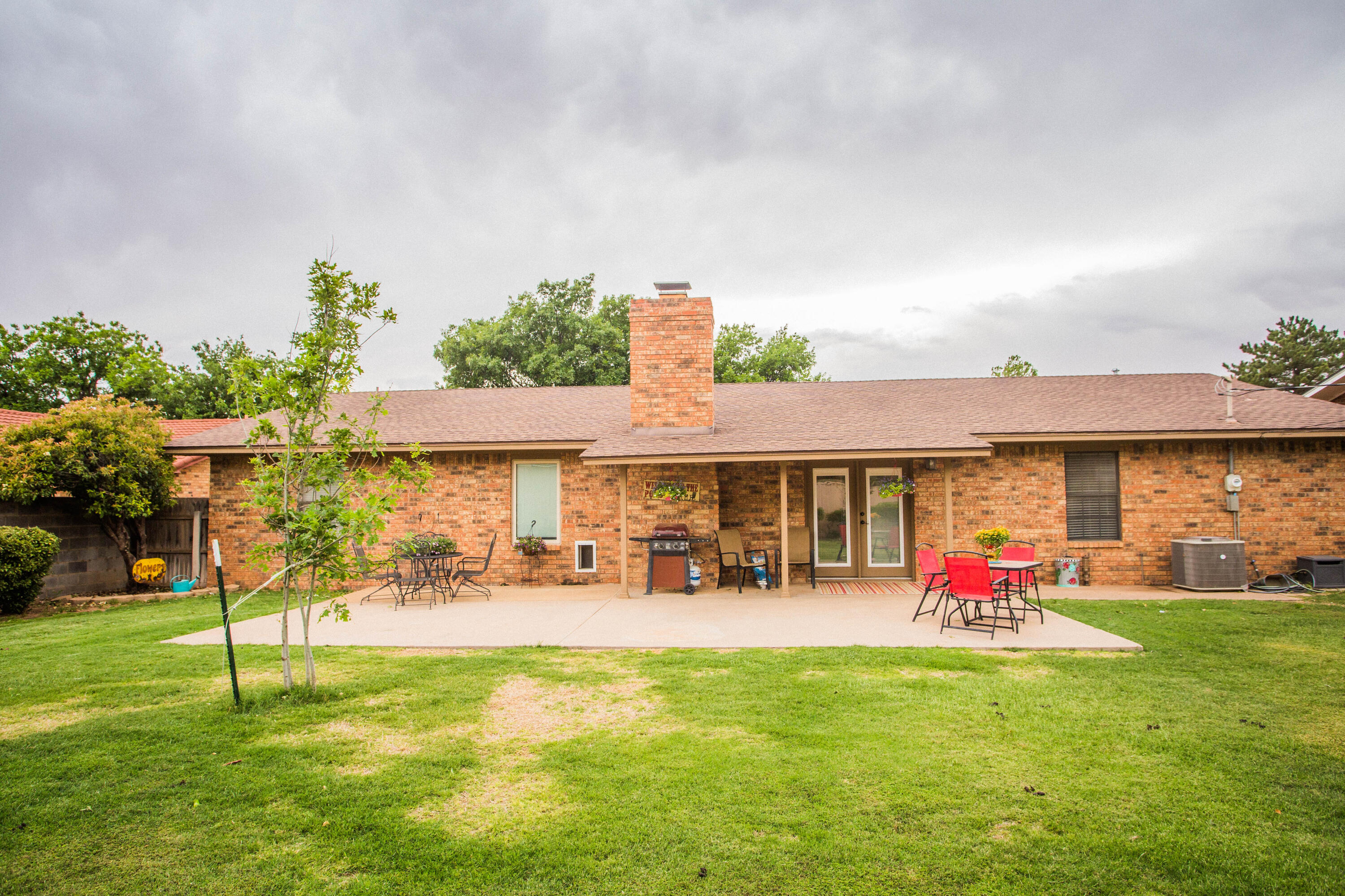 1304 Jefferson Drive Plainview, TX 79072 - Photo 42 of 50 a front view of a house with a yard
