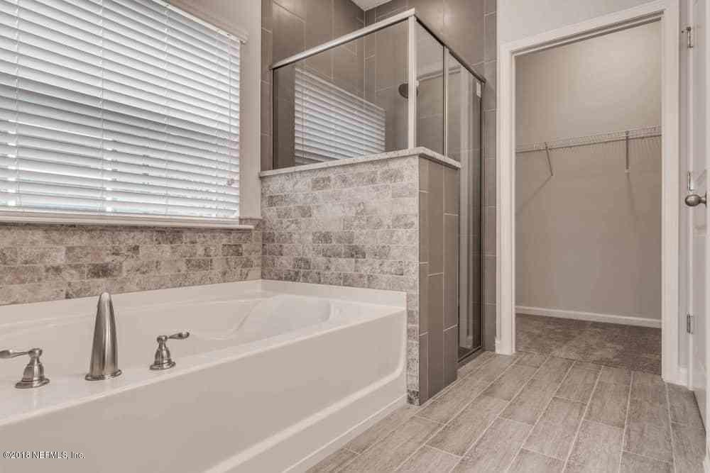 9855 Kevin Road Jacksonville, FL 32257 - Photo 8 of 19 Master Bathroom