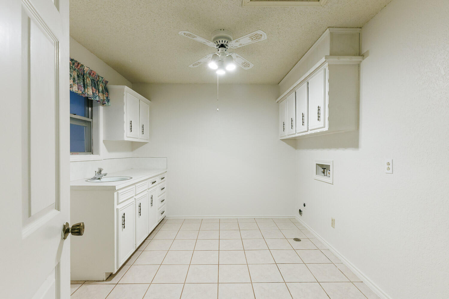 5520 76th Street Lubbock, TX 79424 - Photo 45 of 52 Utility Room