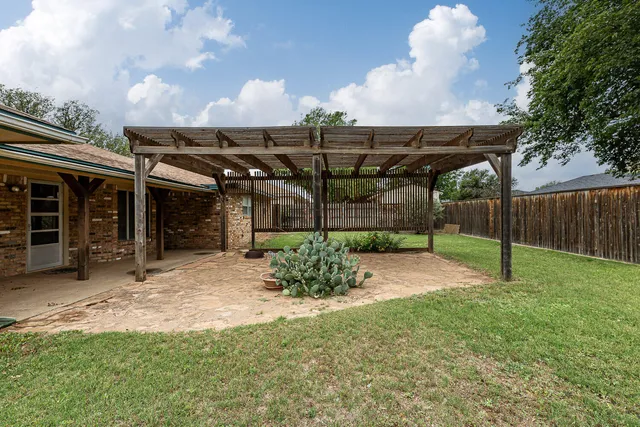 $299,900 | 5520 76th Street, Lubbock, TX 79424