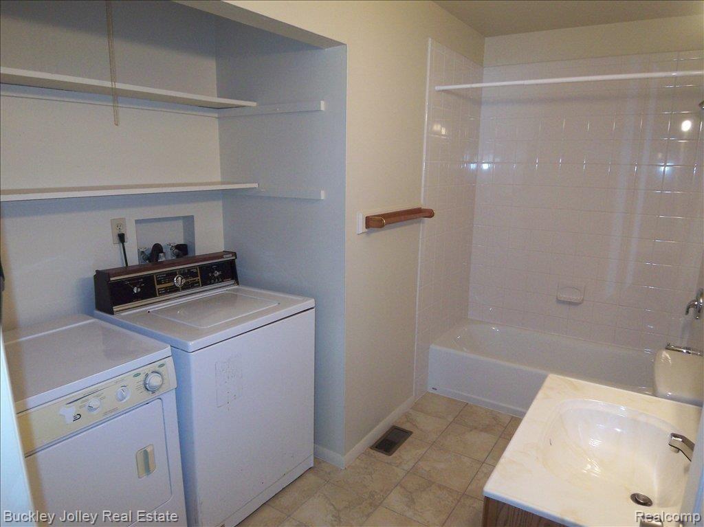 170 O'Doherty Road Brighton, MI 48116 - Photo 4 of 10 bath laundry