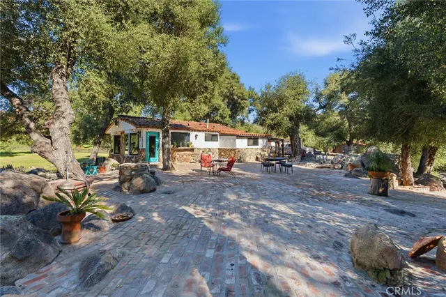 $1,195,000 | 40730 Calle Bandido, Murrieta, CA 92562