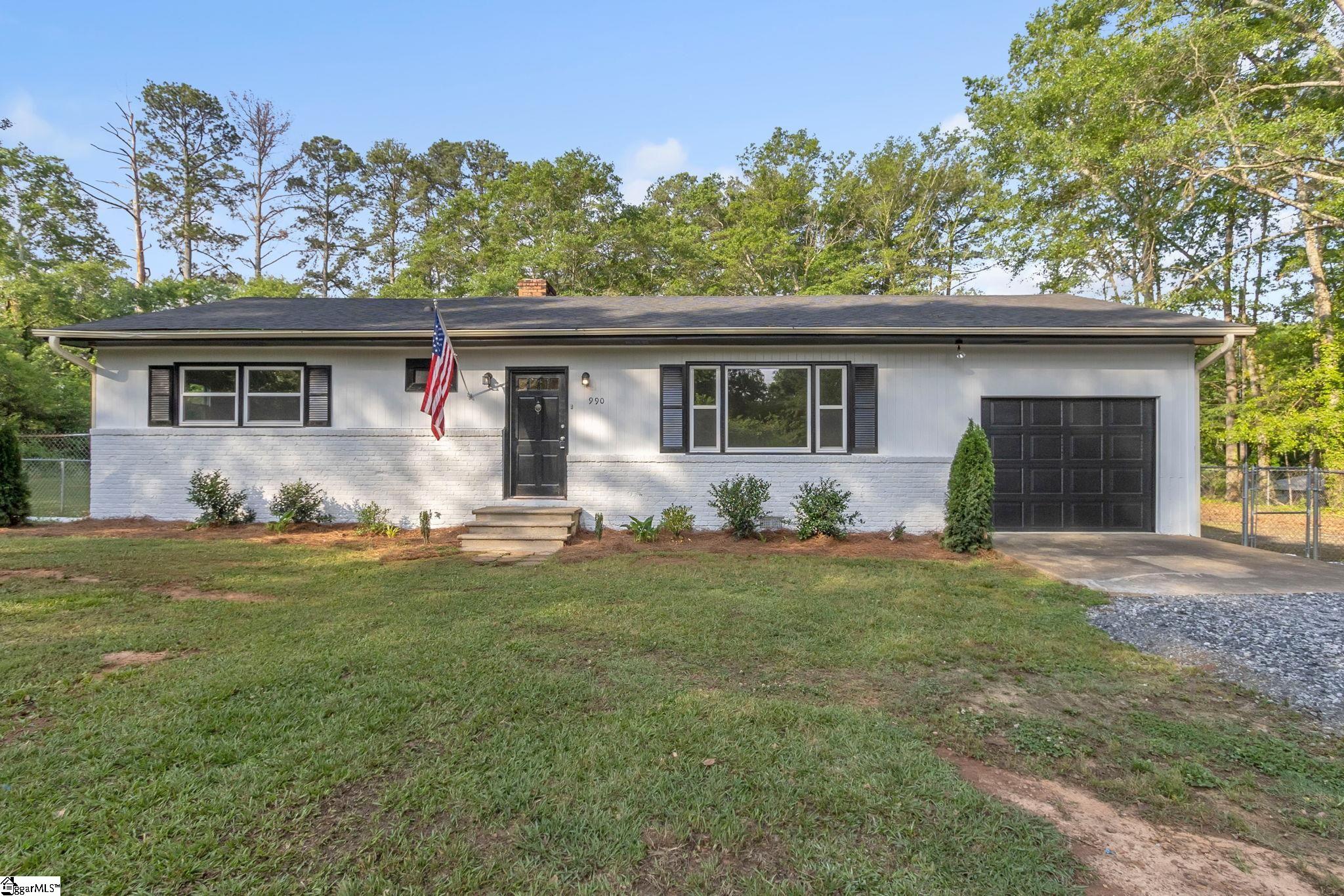 990 Textile Road Spartanburg, SC 29301 - Photo 1 of 32 Gallery Image 1