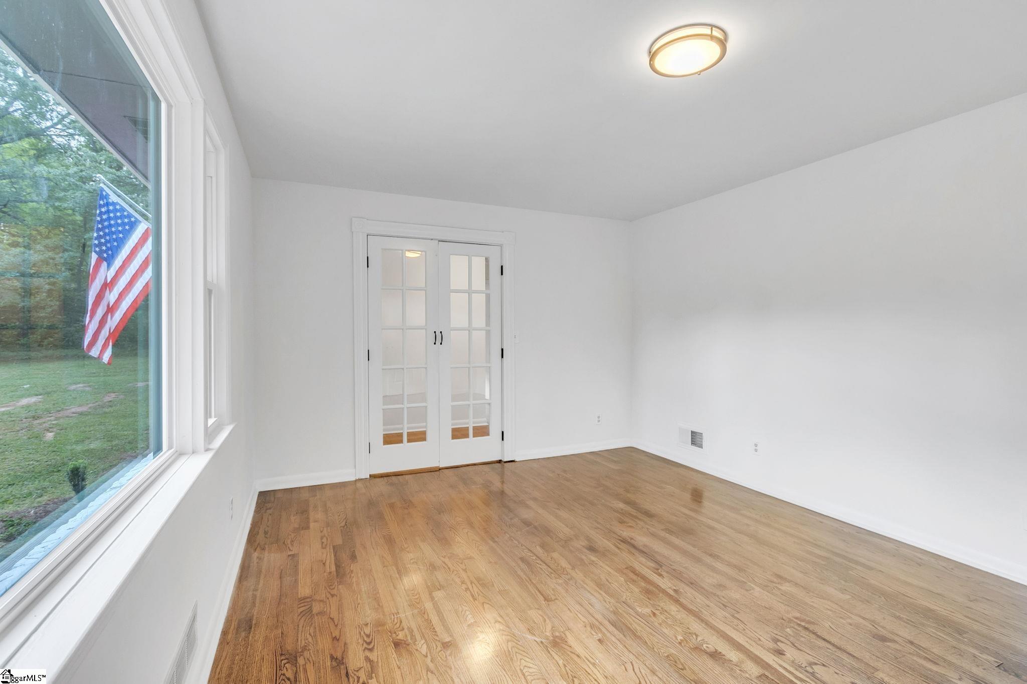 990 Textile Road Spartanburg, SC 29301 - Photo 5 of 32 Gallery Image 5