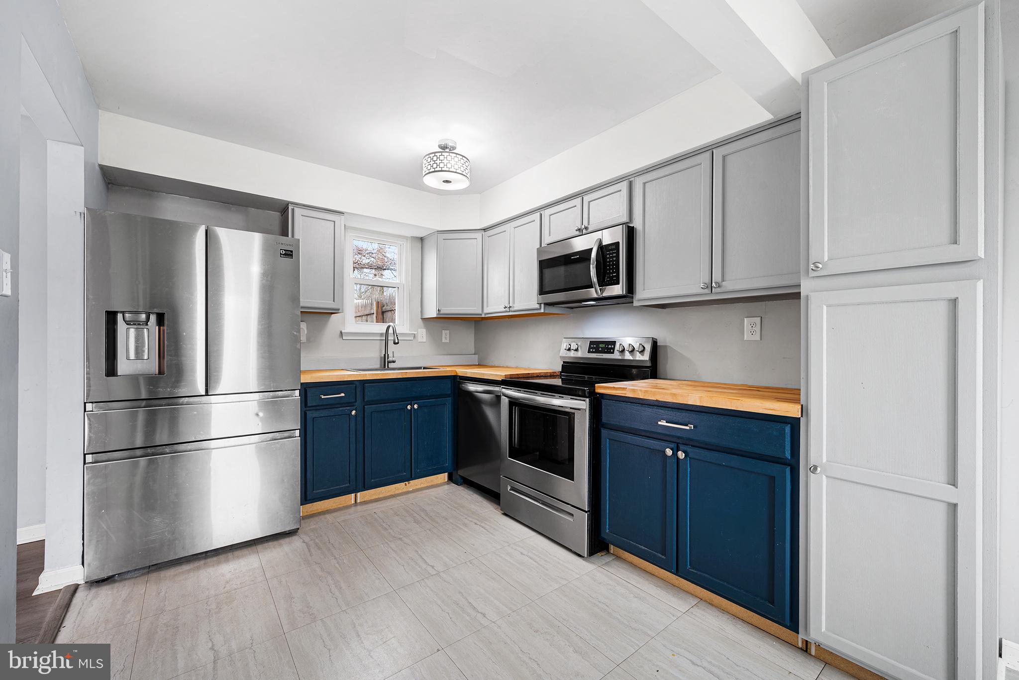 69 Edinshire Road Sicklerville, NJ 08081 - Photo 13 of 33