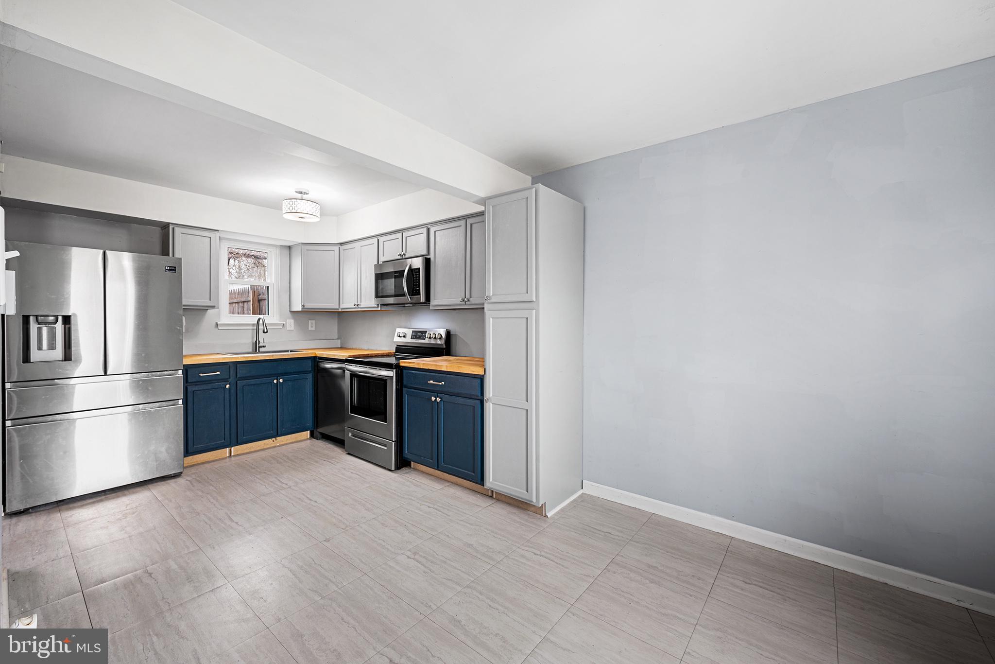 69 Edinshire Road Sicklerville, NJ 08081 - Photo 10 of 33