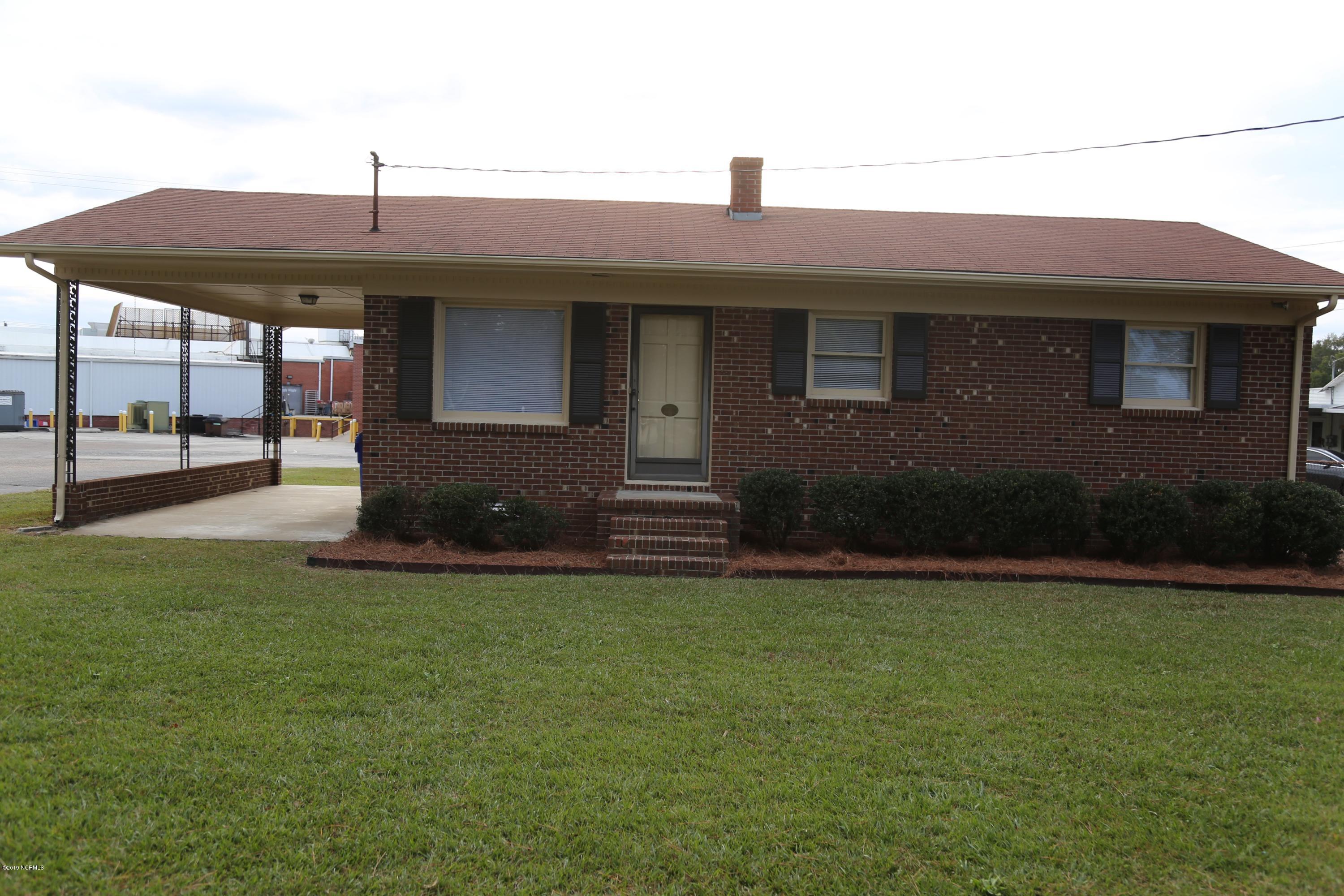 605 Raleigh Road Clinton, NC 28328 - Photo 1 of 29 IMG_7991