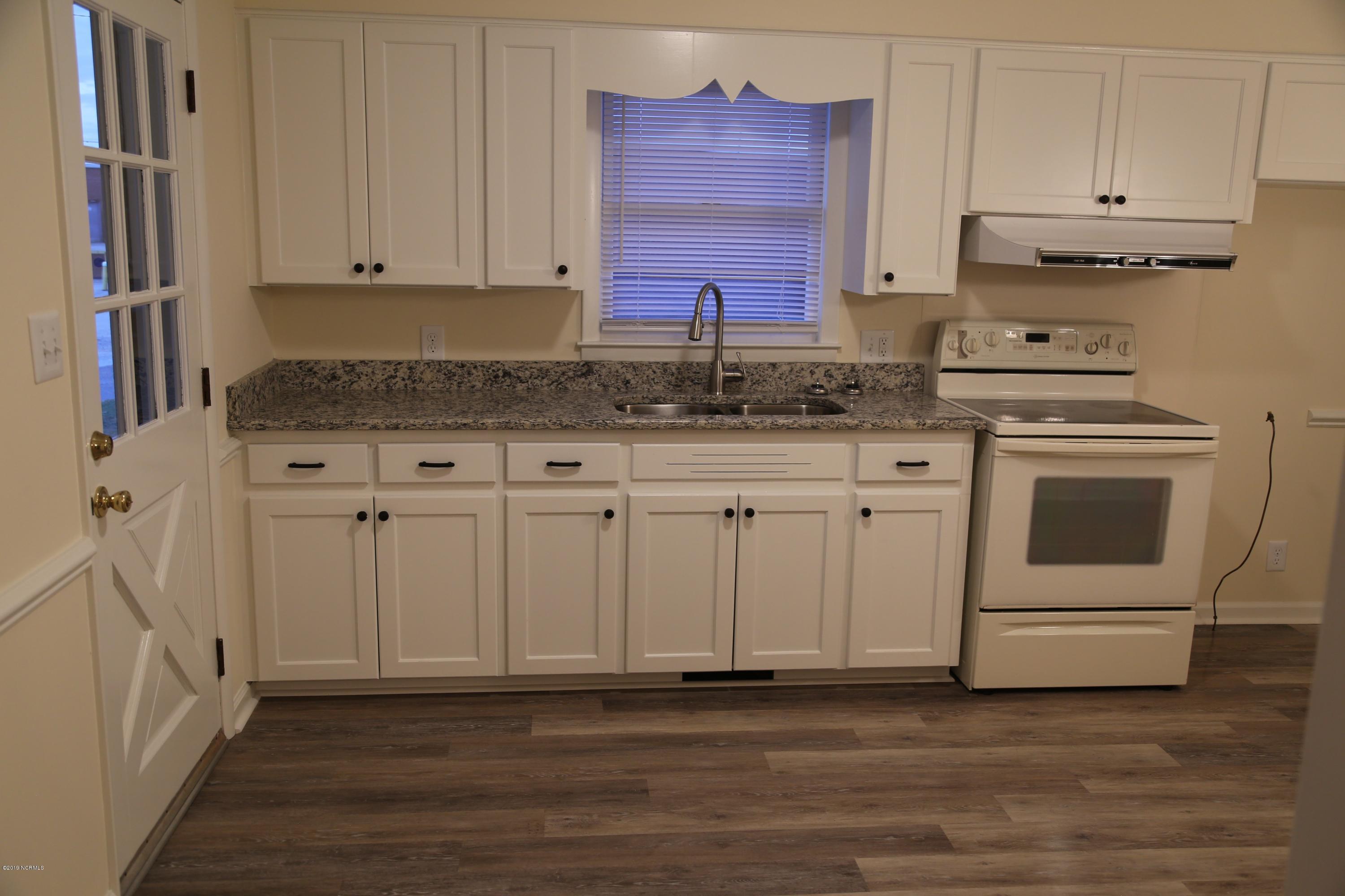 605 Raleigh Road Clinton, NC 28328 - Photo 12 of 29 IMG_8042