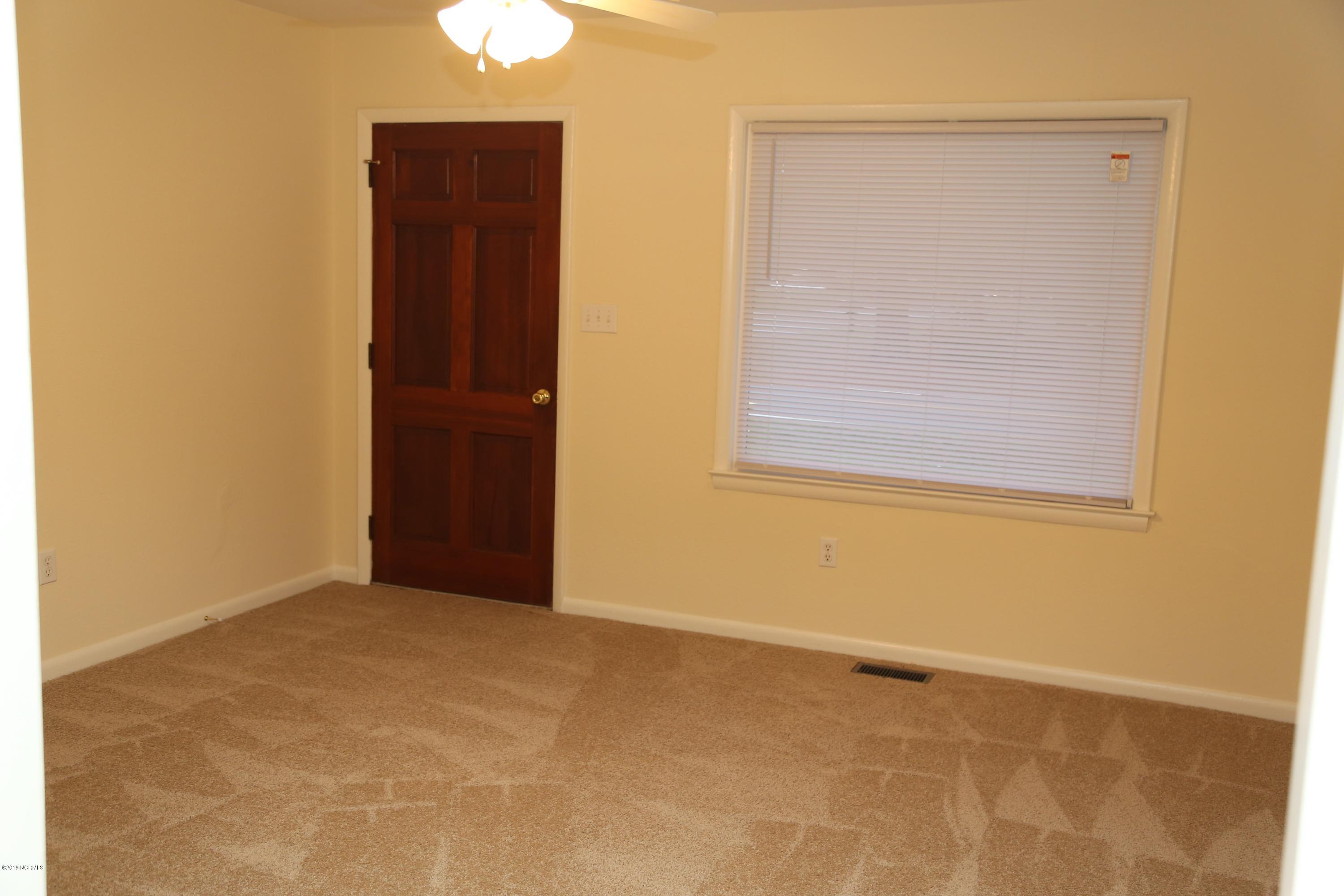 605 Raleigh Road Clinton, NC 28328 - Photo 17 of 29 IMG_8004
