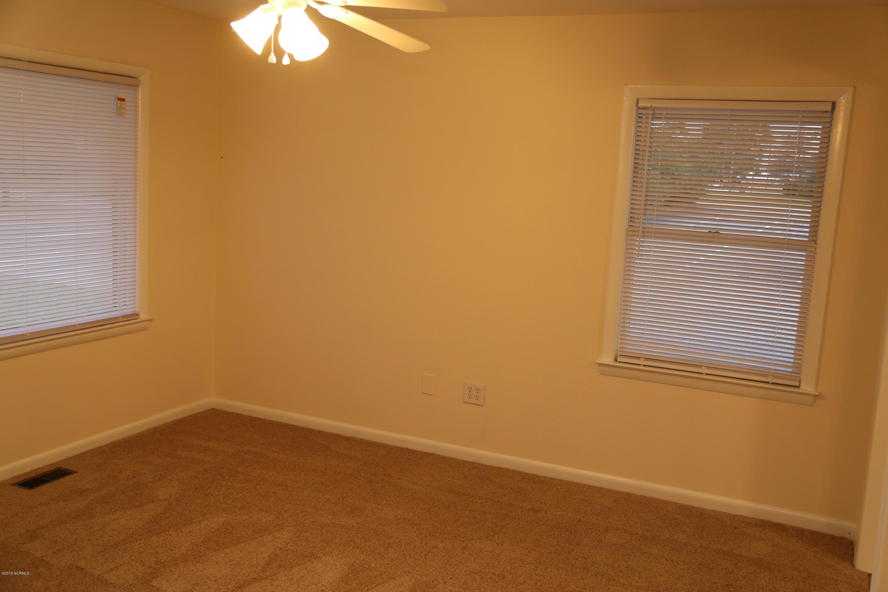 605 Raleigh Road Clinton, NC 28328 - Photo 18 of 29 IMG_8005
