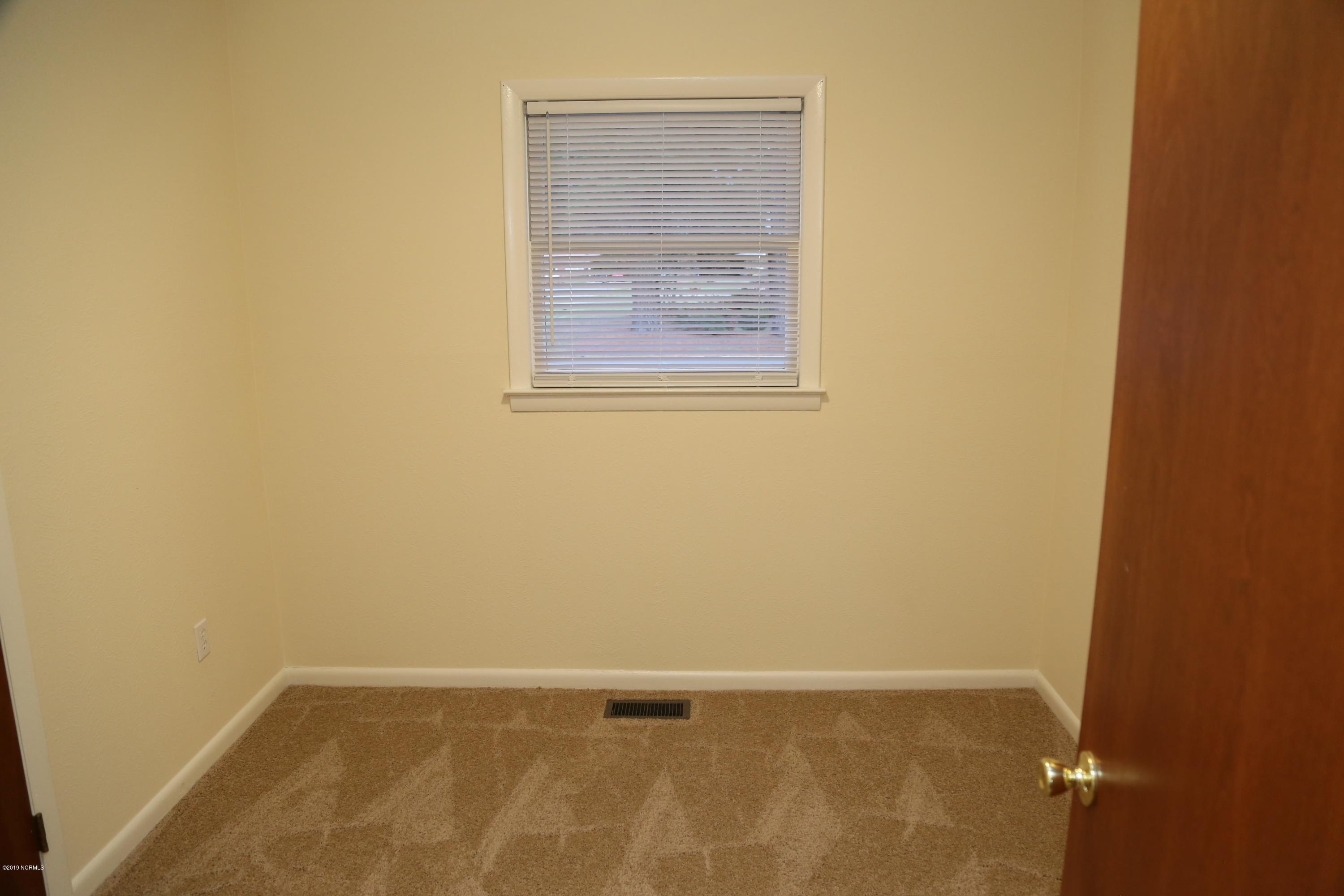 605 Raleigh Road Clinton, NC 28328 - Photo 20 of 29 IMG_8012
