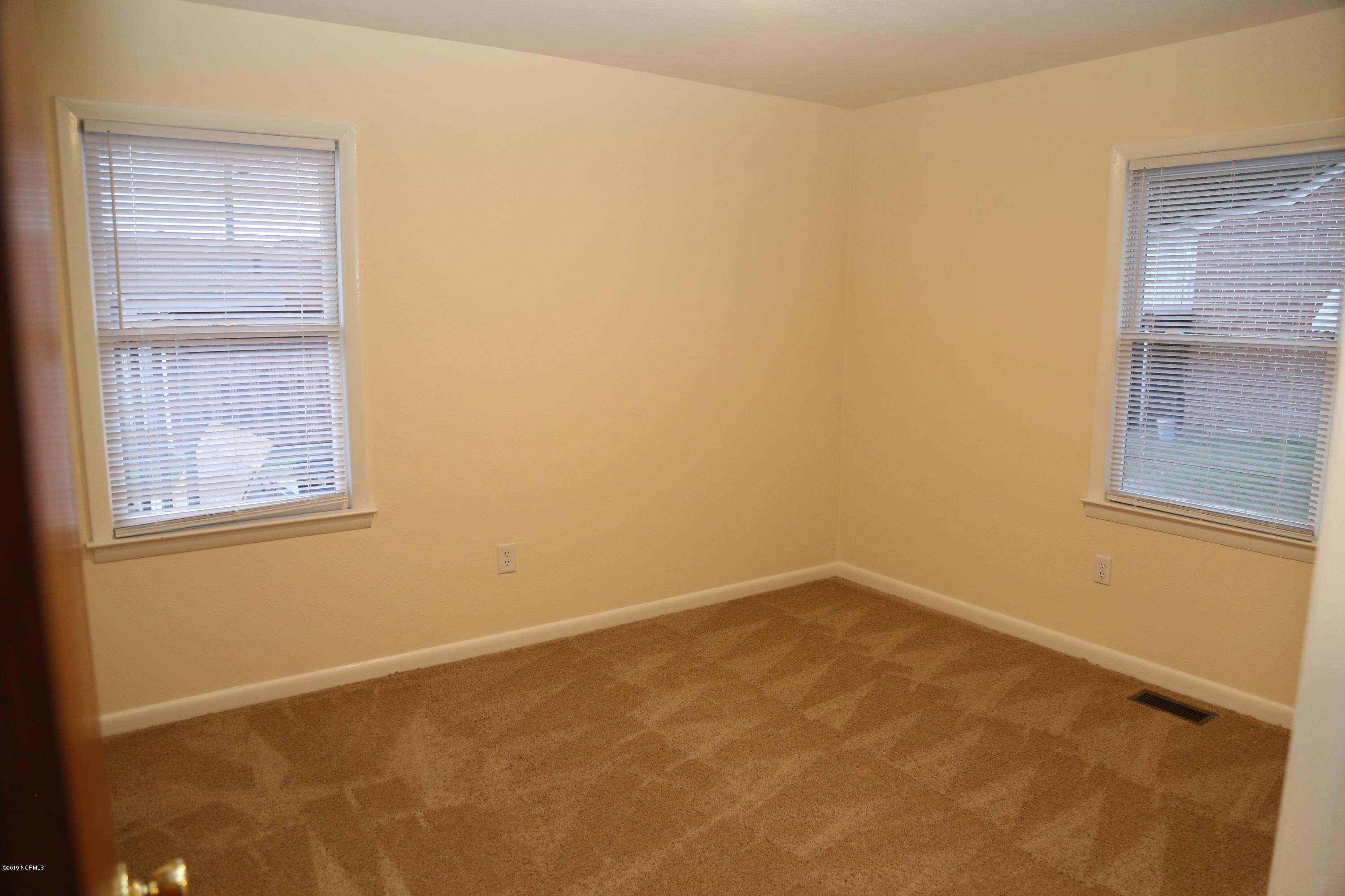 605 Raleigh Road Clinton, NC 28328 - Photo 25 of 29 IMG_8028