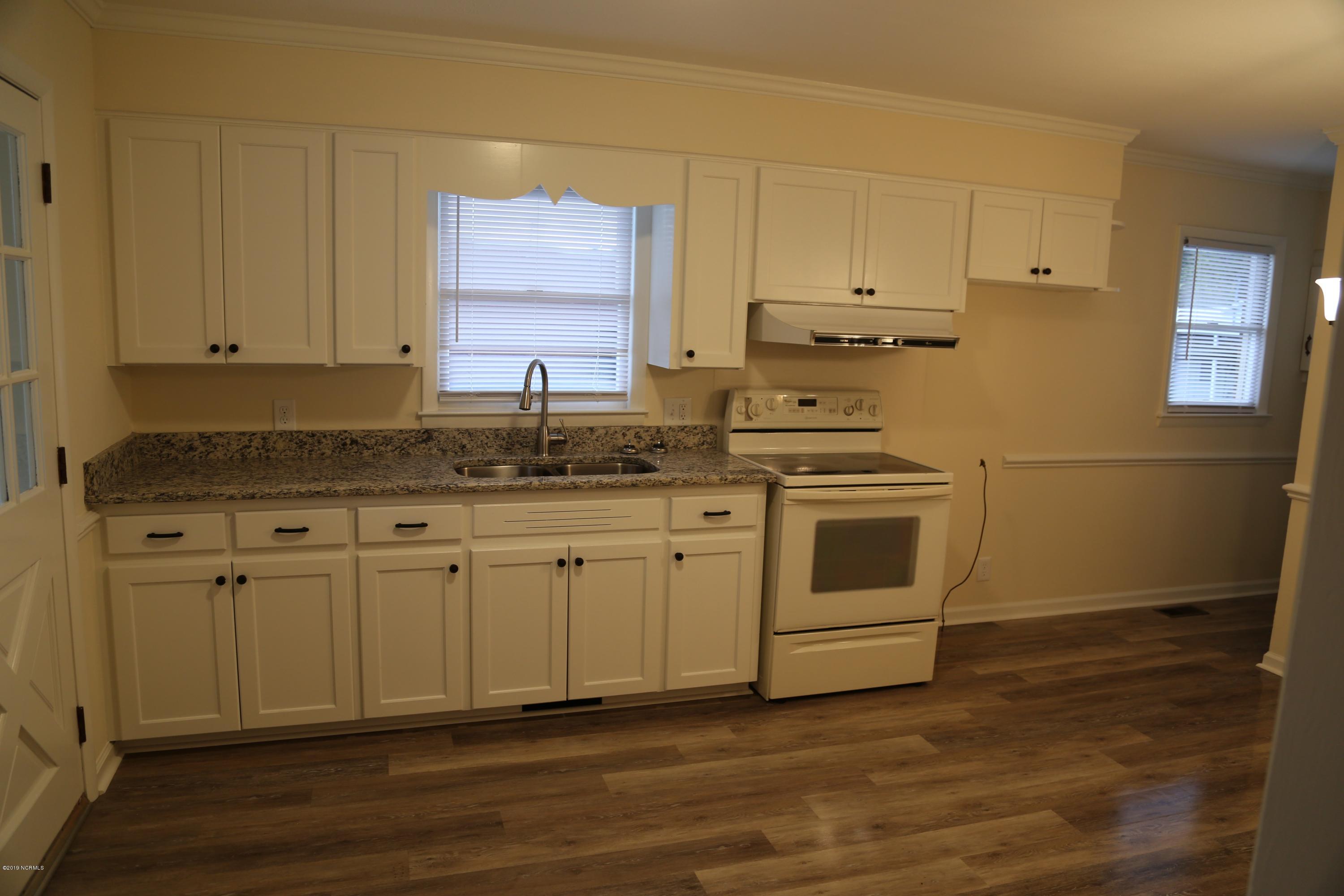 605 Raleigh Road Clinton, NC 28328 - Photo 9 of 29 IMG_7996