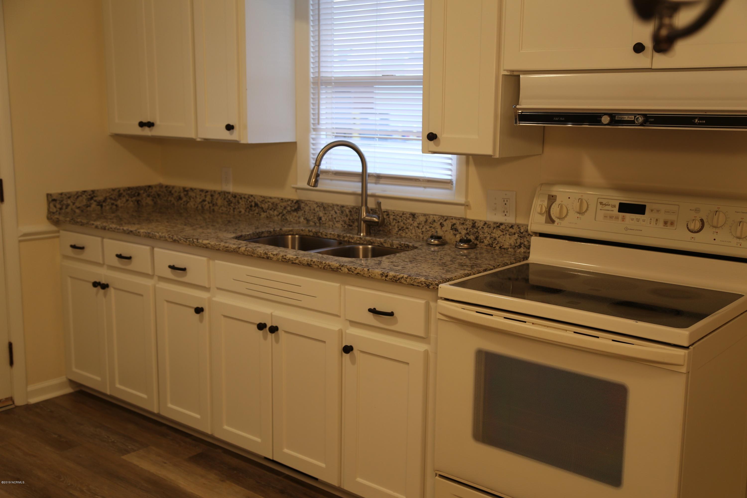 605 Raleigh Road Clinton, NC 28328 - Photo 10 of 29 IMG_7998