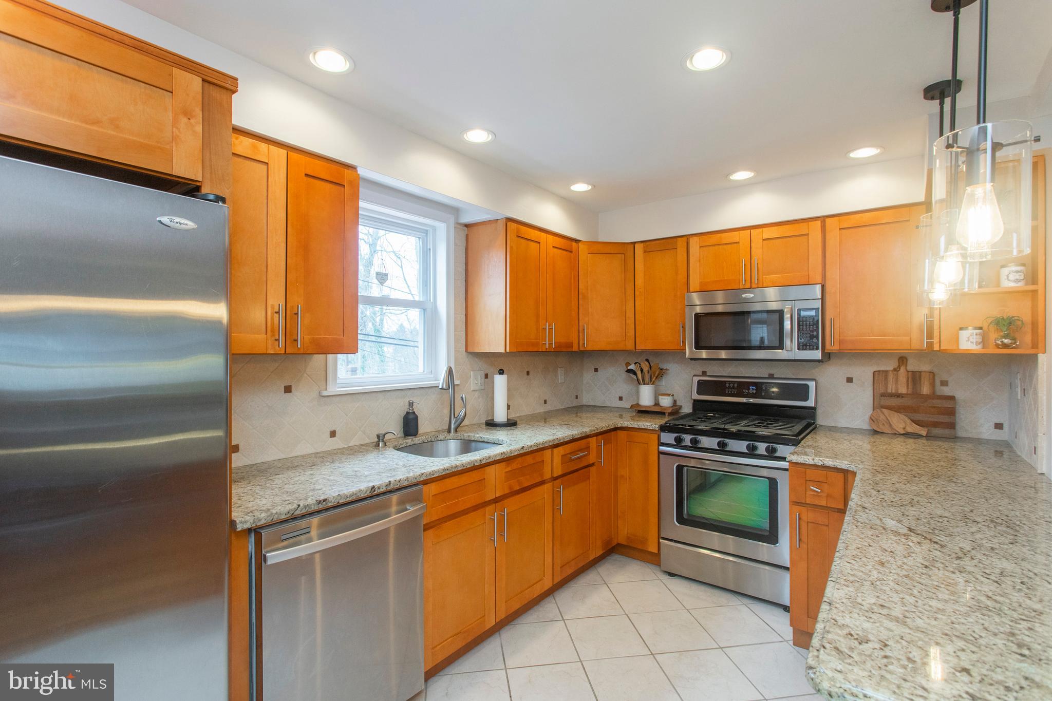 558 Overlook Road Philadelphia, PA 19128 - Photo 17 of 39 Kitchen