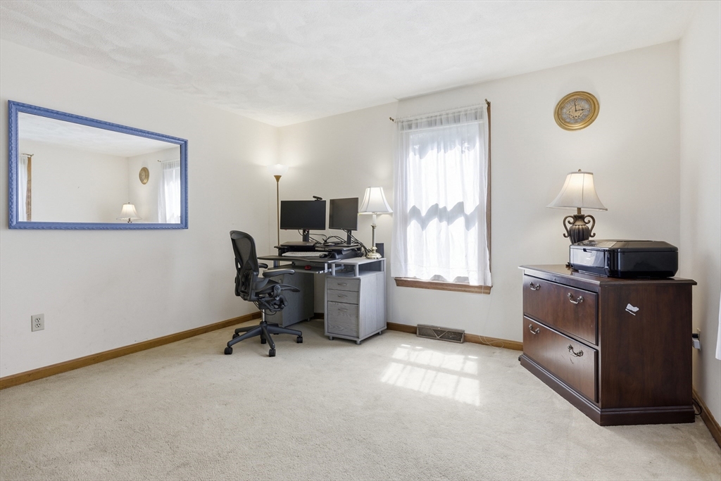 4 Oneida Place Hudson, MA 01749 - Photo 25 of 42