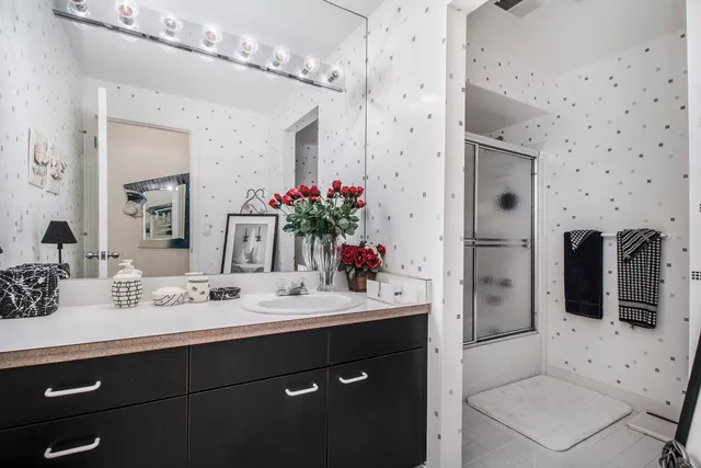 $575,000 | 4826 Cliffside Drive, Unit 18, West Bloomfield, MI 48323