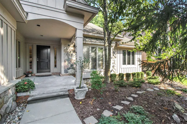 $575,000 | 4826 Cliffside Drive, Unit 18, West Bloomfield, MI 48323