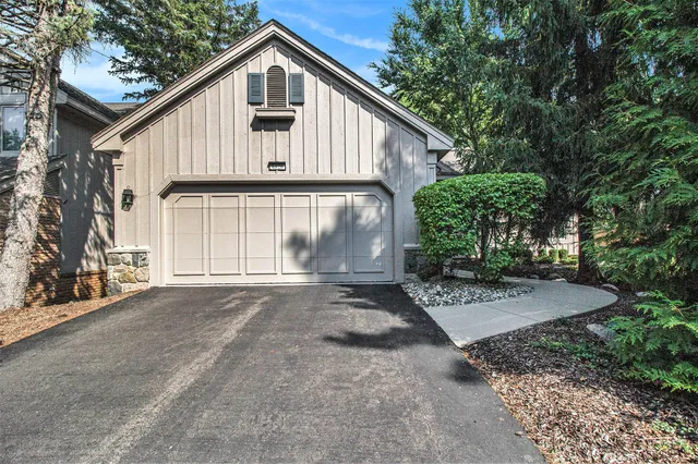 $575,000 | 4826 Cliffside Drive, Unit 18, West Bloomfield, MI 48323