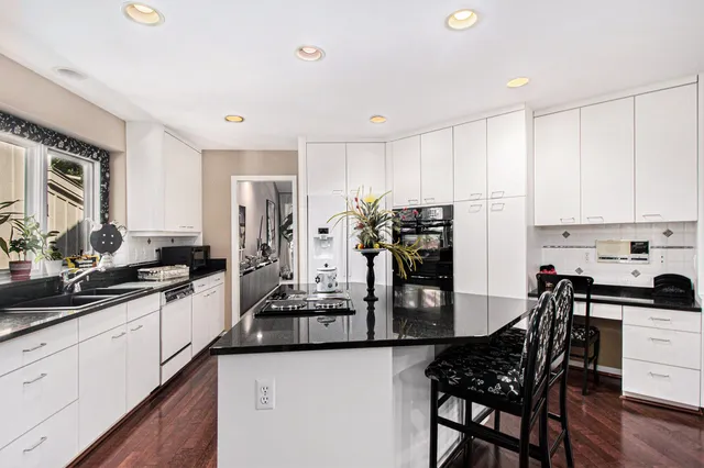 $575,000 | 4826 Cliffside Drive, Unit 18, West Bloomfield, MI 48323