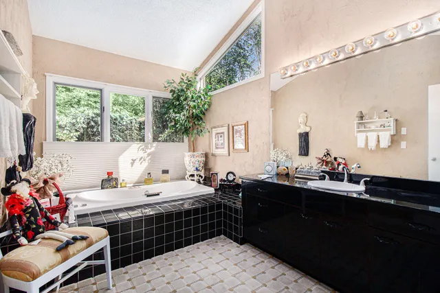 $575,000 | 4826 Cliffside Drive, Unit 18, West Bloomfield, MI 48323