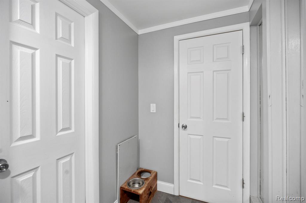 23870 Rockingham Street Southfield, MI 48033 - Photo 19 of 31