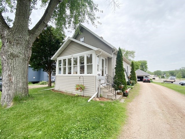 1102 South Maple Avenue Marshfield, WI 54449 - Photo 1 of 1
