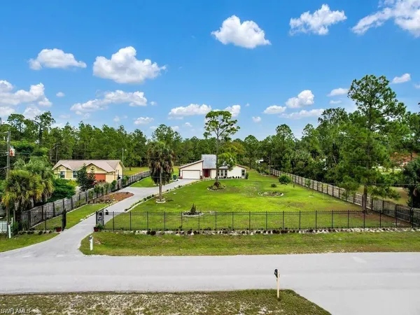$3,600 | 260 12th Street Southeast, Naples, FL 34117