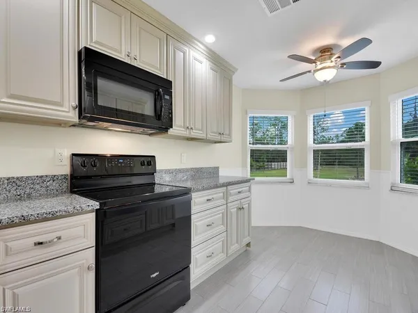 $3,600 | 260 12th Street Southeast, Naples, FL 34117