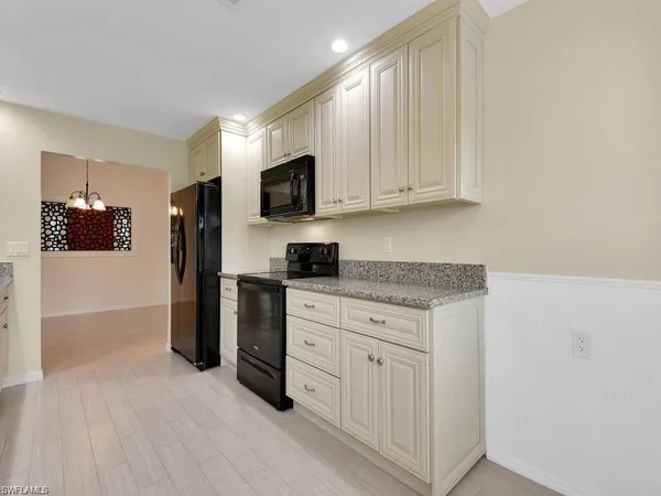 $3,600 | 260 12th Street Southeast, Naples, FL 34117