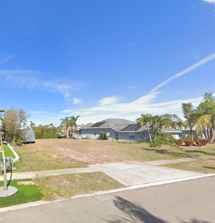 6508 Black Fin Way Apollo Beach, FL 33572 - Photo 4 of 19 a view of an ocean and a building