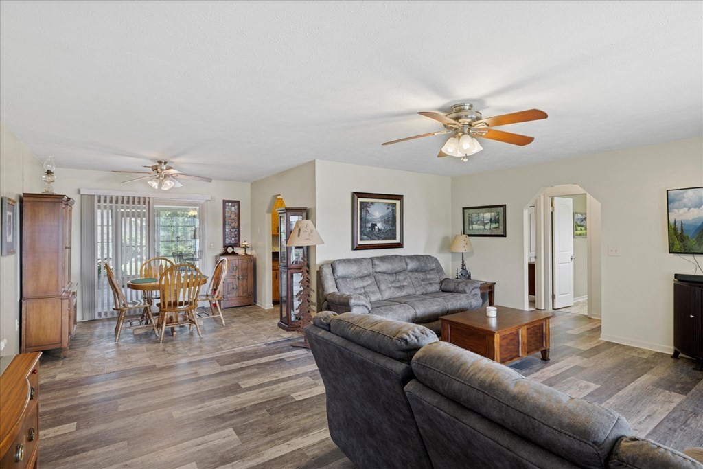 1384 Middle Creek Road Sevierville, TN 37862 - Photo 3 of 37 Gallery Image 3