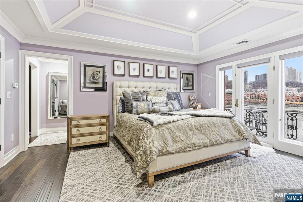 119 Hudson Cove Edgewater, NJ 07020 - Photo 23 of 44 a bedroom with a large bed and a window