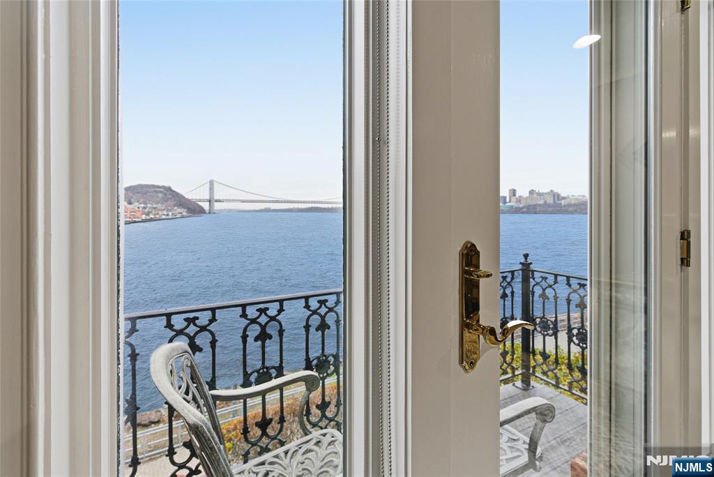 119 Hudson Cove Edgewater, NJ 07020 - Photo 24 of 44 a view of a balcony