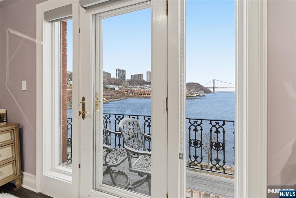 119 Hudson Cove Edgewater, NJ 07020 - Photo 25 of 44 a view of a balcony with wooden floor