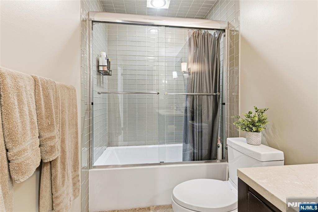 119 Hudson Cove Edgewater, NJ 07020 - Photo 36 of 44 a bathroom with a toilet and shower