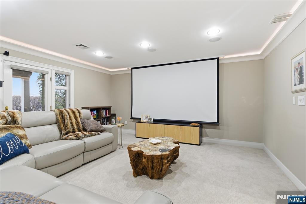 119 Hudson Cove Edgewater, NJ 07020 - Photo 41 of 44 a living room with furniture and window
