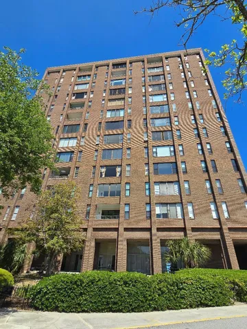 $2,400 | 14 Lockwood Drive, Unit 2E, Charleston, SC 29401