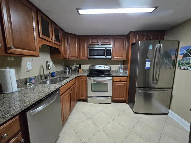 $2,400 | 14 Lockwood Drive, Unit 2E, Charleston, SC 29401