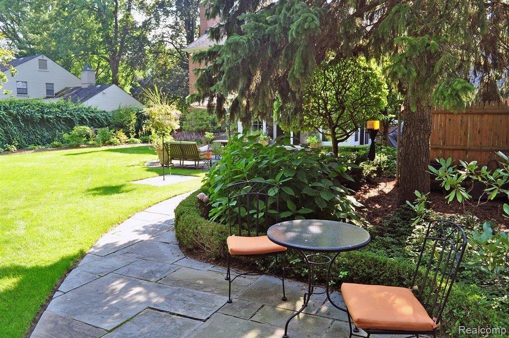 262 Lincoln Road Grosse Pointe, MI 48230 - Photo 28 of 37 262 Lincoln - Patio 2.jpg