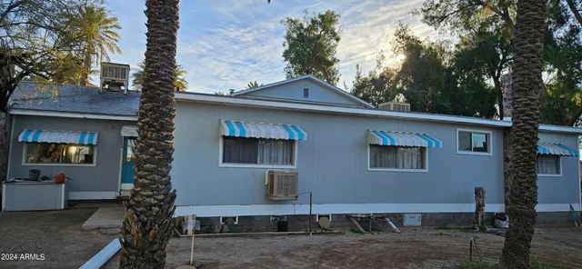 a view of houses with sky view