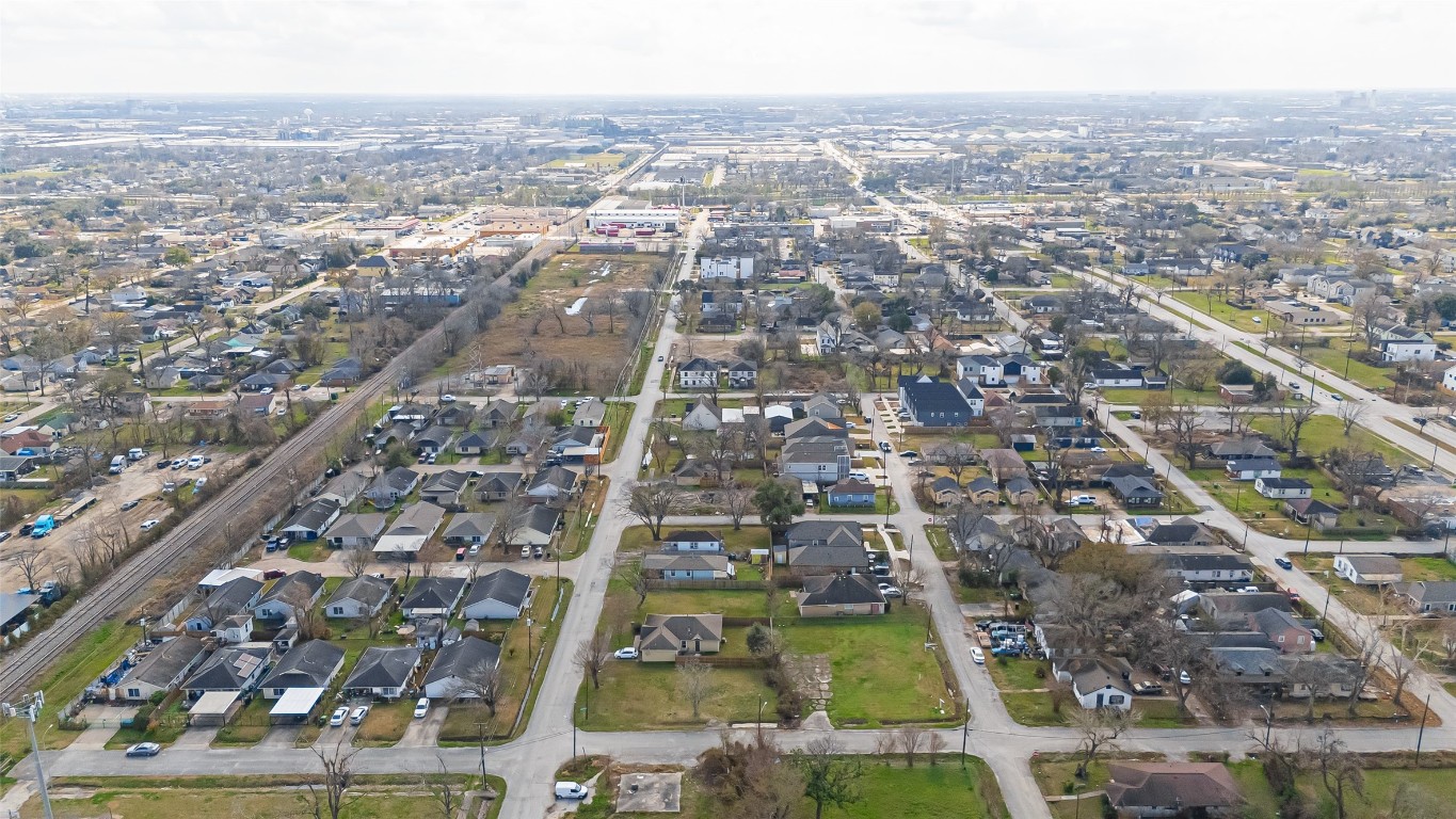 2209 Sakowitz Street Houston, TX 77020 - Photo 12 of 12 an aerial view of residential houses with city view