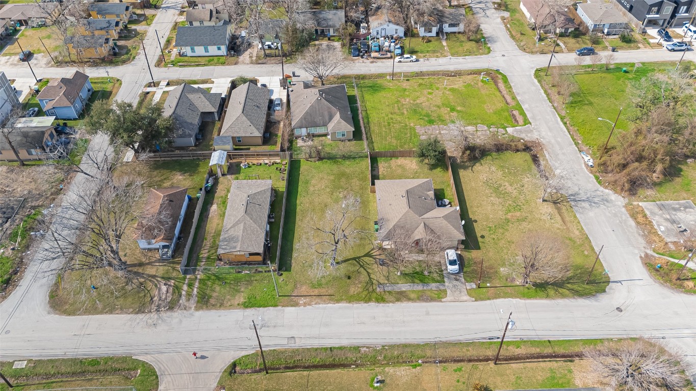 2209 Sakowitz Street Houston, TX 77020 - Photo 5 of 12 an aerial view of a house with a swimming pool