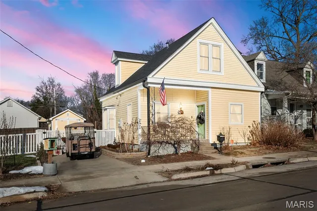 $275,000 | 917 North 5th Street, St. Charles, MO 63301