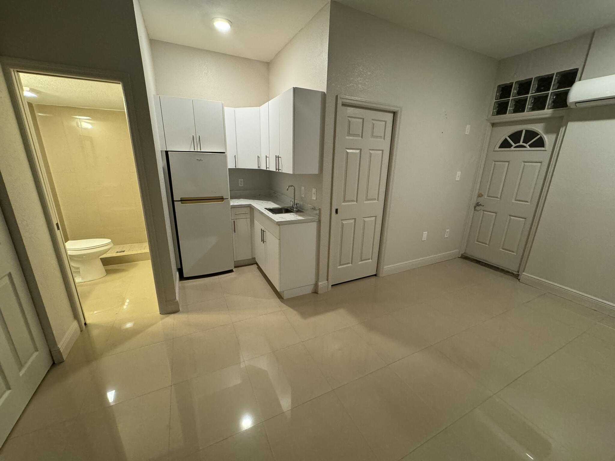 9033 Northwest 174th Street, Unit STUDIO Hialeah, FL 33018 - Photo 4 of 8 Great Room