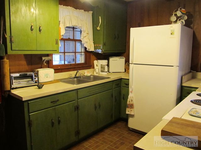325 Rustic Road West Jefferson, NC 28694 - Photo 7 of 13 Gallery Image 7