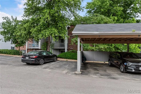 $155,000 | 7611 Triwoods Drive, Unit D, Shrewsbury, MO 63119